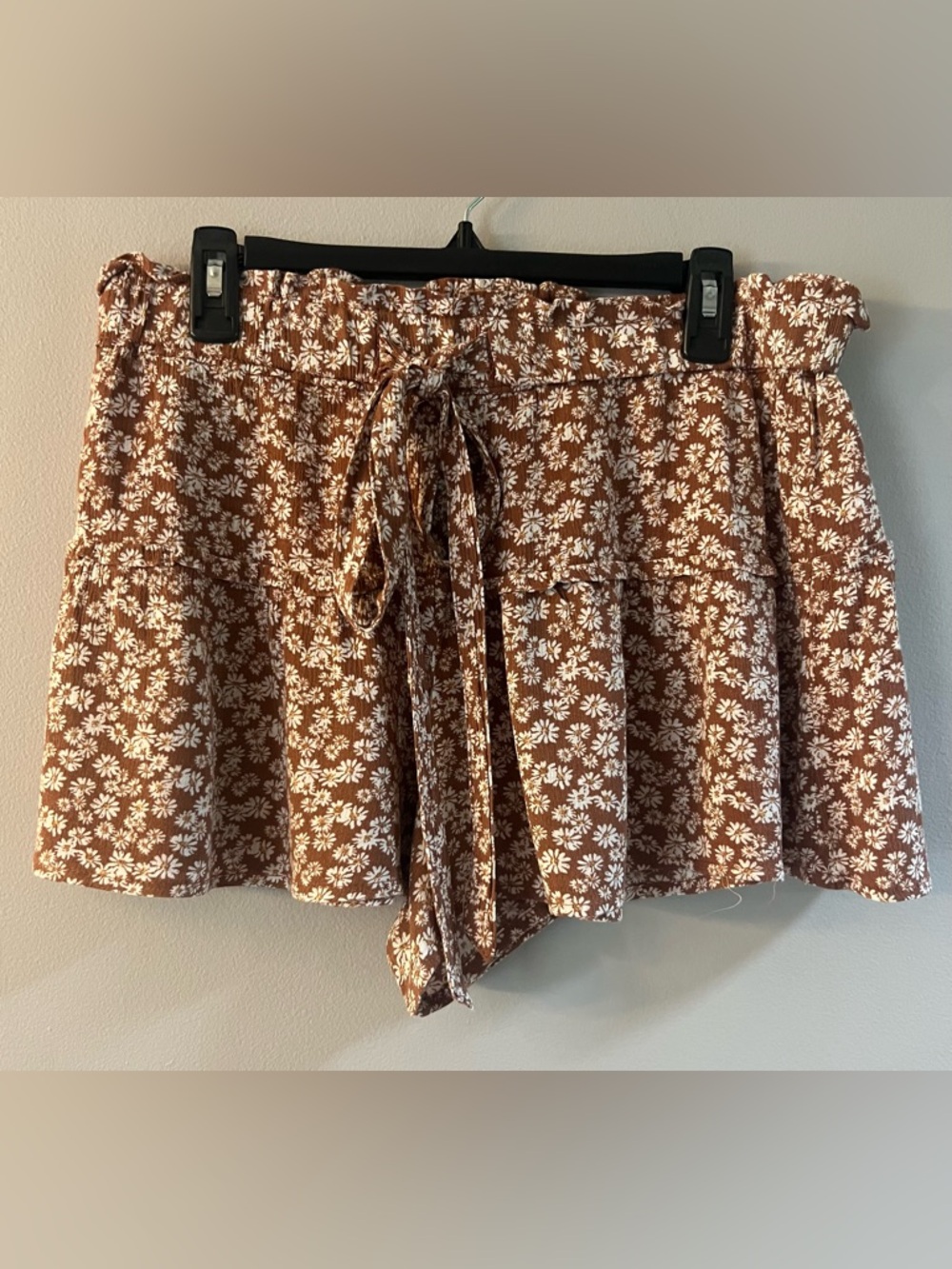 Arizona Jean Co Floral Tiered Shorts - Brown & White